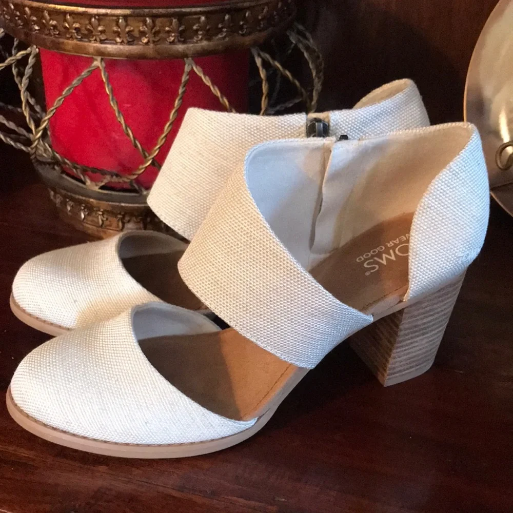 TOMS Cream Canvas Cross-Strap Block Heel Sandals - Picture 1 of 6